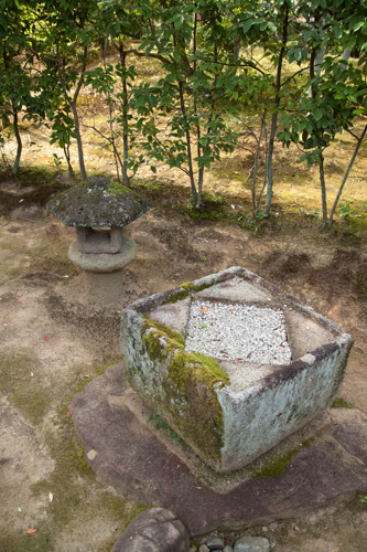 桂離宮 - 二重桝形の手水鉢