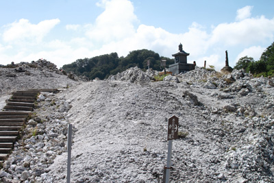 恐山の岩山