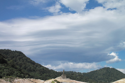 恐山に広がるでかい雲