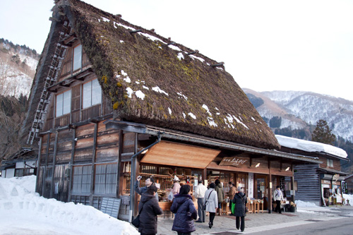 白川郷のお土産屋さん