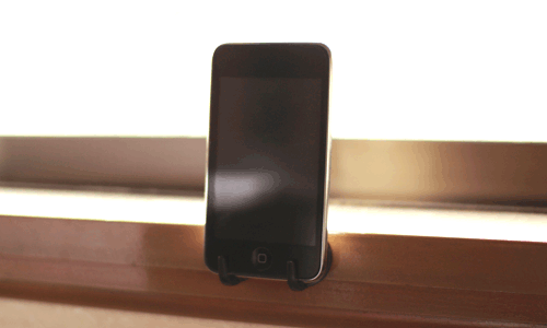 100均のフックで作ったiPod touchスタンド 100均のフックで作ったiPod touchスタンド