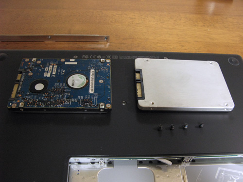 HDD(左)とSSD(右)の比較 HDD(左)とSSD(右)の比較