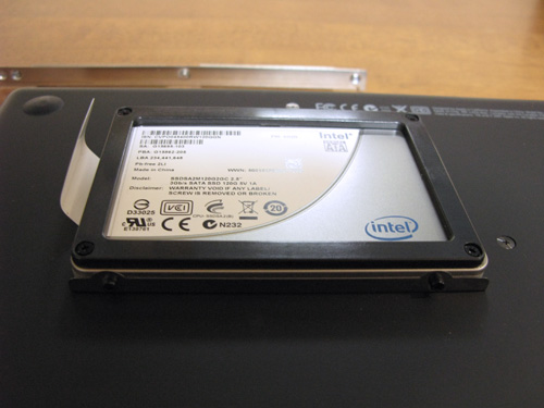 SSDにマウントを取り付けた所(裏) SSDにマウントを取り付けた所(裏)